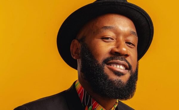 Vox Sambou clama por união e luta em seu novo single: “Kriminèl”