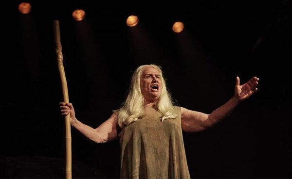 Vera Holtz abre programação de julho do Teatro Nova Iguaçu Petrobras com a premiada peça “Ficções”