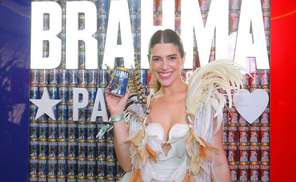 Vivian Amorim prestigia a primeira noite do Camarote Brahma em Parintins