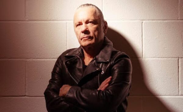 Bruce Dickinson lança novo lyric vídeo de “Gods of War”
