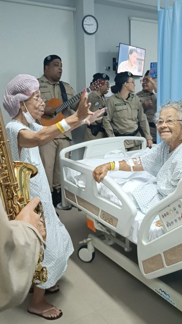Hospital de Brotas celebra um ano com Coral da PMBA e ações de musicoterapia itinerante