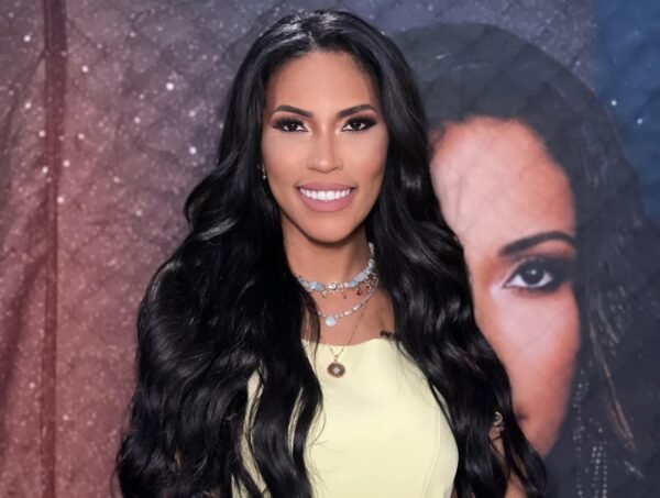 Simone Morena emplaca sucesso com o hit Na Maldade, viraliza em memes e conquistas rádios de todo o país