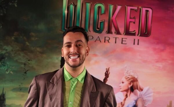 Léo Bross conhece o elenco de Wicked na maior première do ano em São Paulo