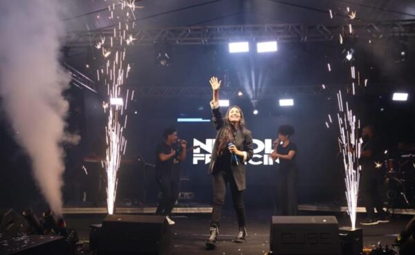 Nicoli Francini grava novo álbum ao vivo durante a Expo Cristã 2025 e entrega um projeto marcado por adoração