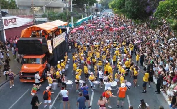 Academia de Bateria de Rua abre o Carnaval de São Paulo lançando bloco pop latino com hits de BadBunny e Shakira