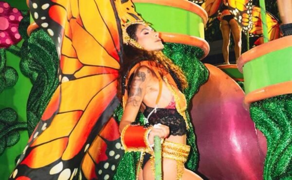 Cristtina Mendonça brilha pelo segundo ano consecutivo no carro abre-alas do Botafogo Samba Clube na Sapucaí