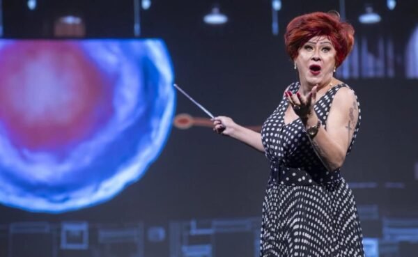 Nany People leva seu show de humor ao Teatro da Ilha e ao Teatro Nova Iguaçu Petrobras