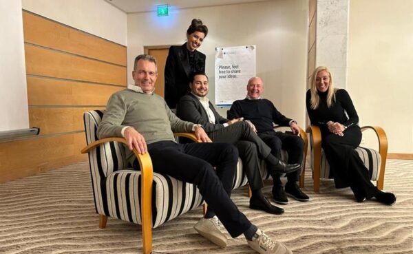 Promotora luso-suíça introduz um formato imersivo ao vivo, conduzido por Sophia Martins, que redefine a forma de apresentar e compreender ativos imobiliários premium