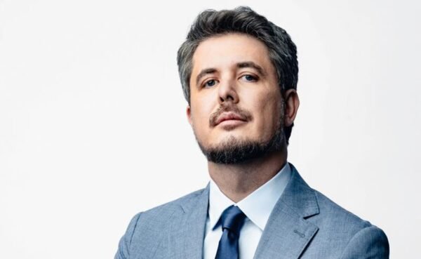 Tecnologia encurta caminho até o diploma e impulsiona movimento de volta aos estudos entre adultos