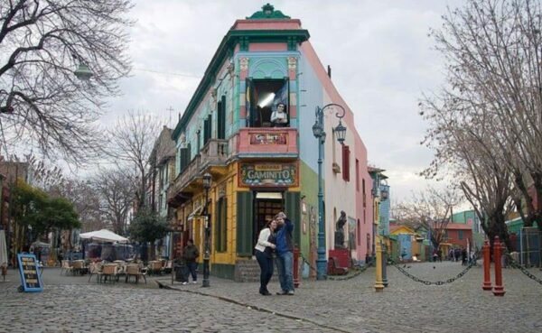 Dia do Trabalho com sabor internacional: La Boca reúne gastronomia e cultura italiana em roteiro pela capital argentina