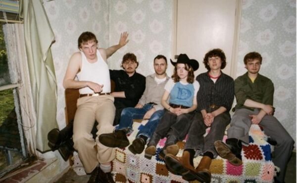 Fat Dog retorna com novo single “Go Fuck Urself”