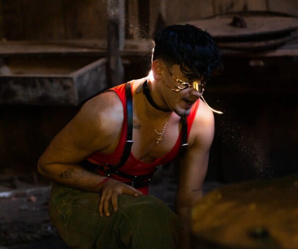 “Pra Ninguém Saber”: Kelvy transforma hipocrisia, culpa e desejo em música pop