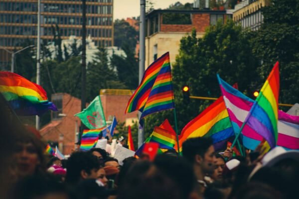 MC Mari e DEEJAY RR são destaques da Parada LGBTQIAP+ Periférica do Grajaú amanhã
