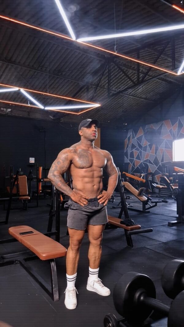 Apaixonado pela musculação, Mika busca transformar dedicação em oportunidades no mundo fitness