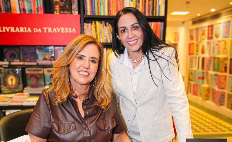 Ylana e a CEO da Editora Leader, Andreia Roma