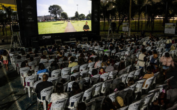 Festival Curta na Praça transforma Campo Primavera em cinema a céu aberto em Queimados