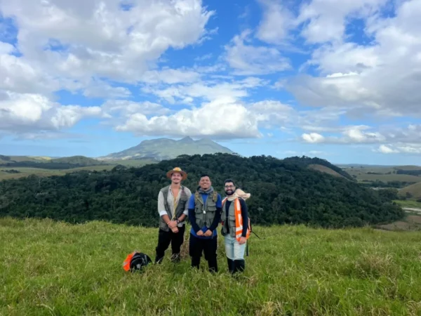 UFRJ leva estudantes de Geologia para aula de campo em Casimiro
