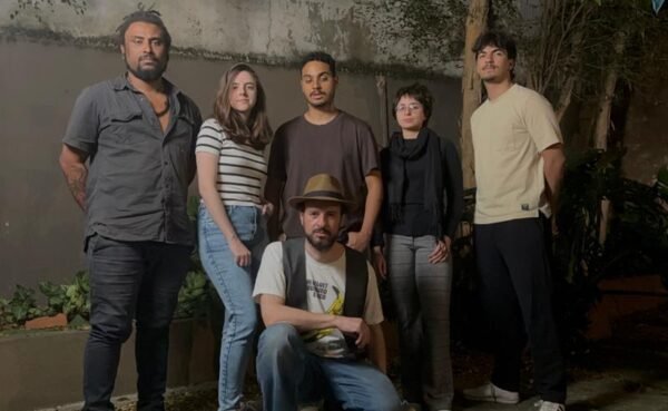 Eric Bê e o Avesso do Avesso lança o EP Conversas Vazadas:
ativismo, humor e a fluidez do rock em três atos